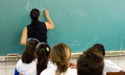 Lei sancionada por Bolsonaro rouba 18 meses de tempo de serviço dos professores da rede pública