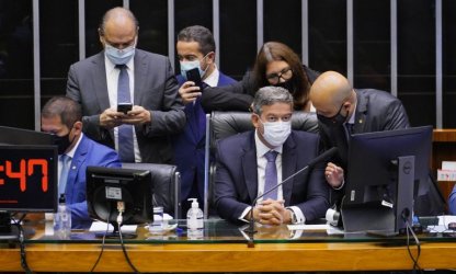 Deputados mais uma vez dão as costas para a população e os serviços públicos