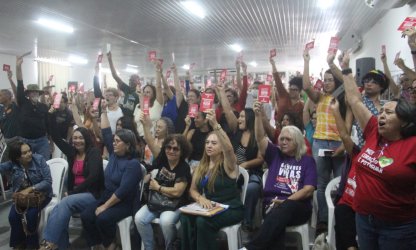 Educadores(as) de Natal mantêm greve após judicialização e realizam caminhada até a Prefeitura