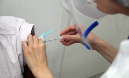 Câmara aprova ‘camarote da vacina’ e abre espaço para empresários furarem a fila
