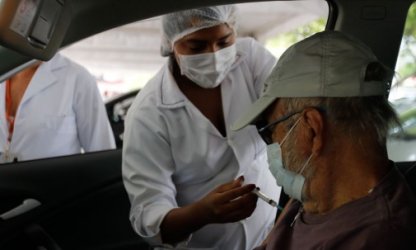 Natal fica dez anos atrás de João Pessoa na imunização de idosos
