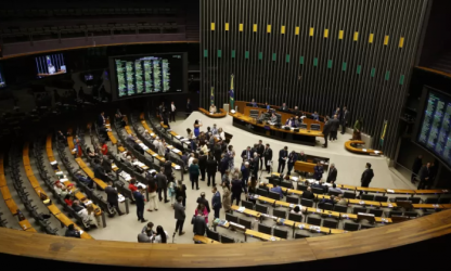 Em ano eleitoral, deputados aceleram gastos com autopromoção
