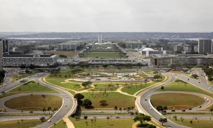 Emendas parlamentares e juros da dívida apertam investimentos públicos