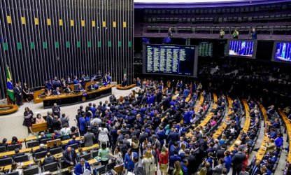 Projeto que organiza política nacional de combate à violência contra mulheres avança na Câmara
