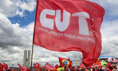 Pressão dos trabalhadores faz Alcolumbre encaminhar PEC do fim da 6x1 à CCJ