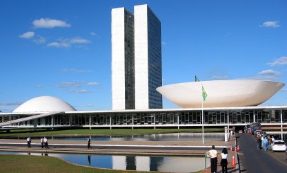 Fim da 6×1 pode avançar no Senado, mas empresariado e oposição tentam empurrar votação para depois das eleições