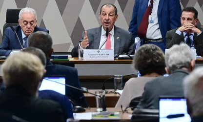Fim da escala 6x1 passa na CCJ e vai a Plenário