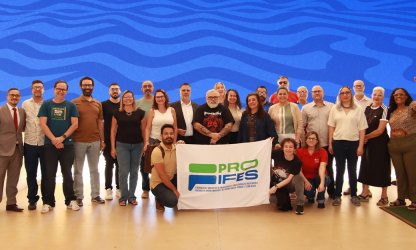 15 de outubro: Viva os professores e professoras. Viva a educação pública do Brasil