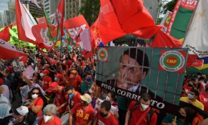 Manifestantes vão às ruas pelo Brasil em protestos contra Bolsonaro