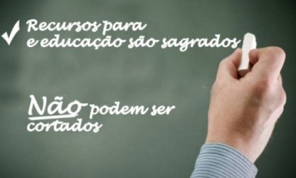 Senador bolsonarista dispara mais um ataque aos salários dos professores