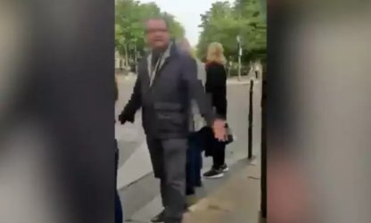 Brasileiros cobram Augusto Aras em Paris: ‘Vamos investigar o MEC?’