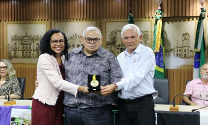 “Na Trilha da Democracia” recebe Comenda 