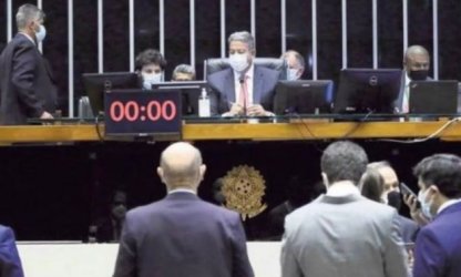 Câmara aprova em primeiro turno PEC do calote nos Precatórios para viabilizar Auxílio Brasil em ano eleitoral