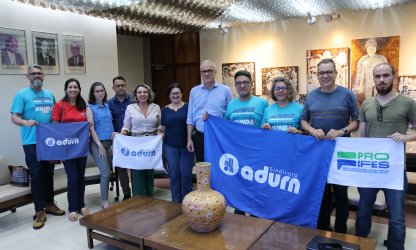 Docentes comunicam greve à reitoria