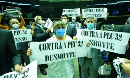 PEC 32: ‘terceira via’ e bolsonaristas se unem contra servidores, diz analista