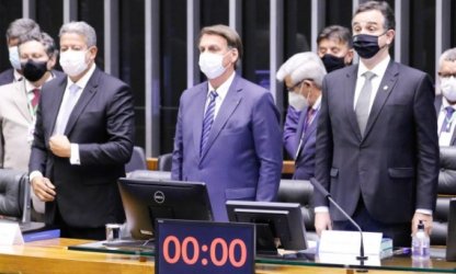 Na abertura dos trabalhos do Congresso Bolsonaro faz discurso breve, raso e fora da realidade