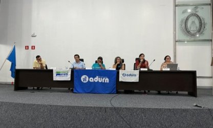 Docentes da UFRN debatem orçamento público com parlamentares