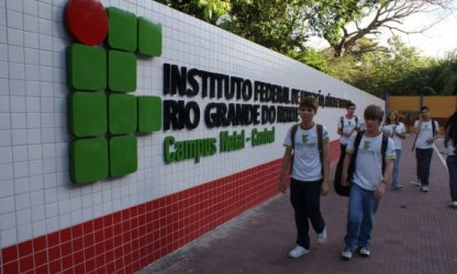 Aumento de casos da covid-19 e gripe leva IFRN a suspender aula presencial; UERN e UFRN mantêm