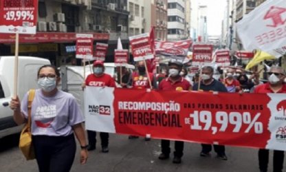 Com salário congelado há quatro anos, servidores federais buscam diálogo com governo