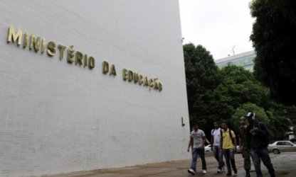 Oposição quer acelerar a criação de CPI do MEC e centrão tenta barrar