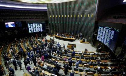 Sem quórum de aprovação, Lira é obrigado a adiar mais uma vez votação da PEC dos Precatórios