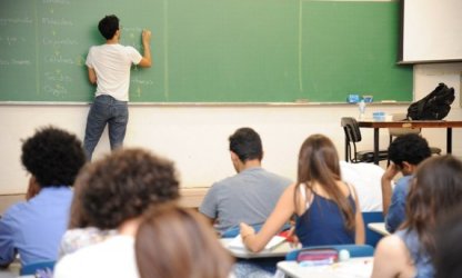 PEC que desobriga gastos mínimos com educação será debatida nesta terça