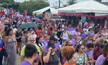Pela vida das mulheres, centenas de pessoas ocuparam as ruas da Redinha no último sábado (8)
