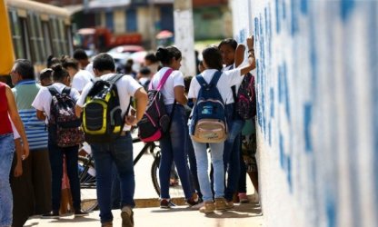 A abertura das escolas contribuiu para o aumento da Covid-19 no Brasil?