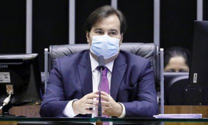 Maia diz que MP de Bolsonaro sobre nomeação de reitores é inconstitucional