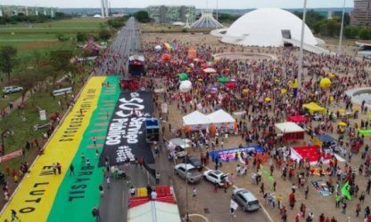 Manifestantes vão às ruas Brasil afora contra o governo Bolsonaro