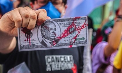 Servidores promovem ato contra a carestia e contra a PEC 32 em frente ao Ministério da Economia