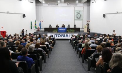 Beneficiários da ação dos precatórios recebem informações sobre acordo em reunião