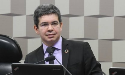Oposição fará "esforço concentrado" para criar CPI do MEC