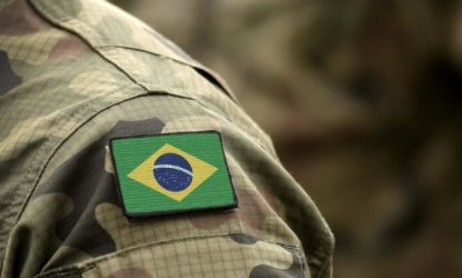 Bolsonaro segue priorizando militares, e os quer doutrinando servidores