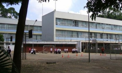 Professores tem 3 vezes mais chances de se infectar por Covid em sala