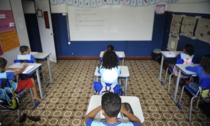 PEC 13 é mais um ataque de Bolsonaro contra educação, dizem especialistas