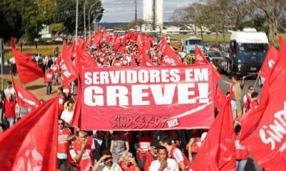 Bolsonaro monitora greves e corta salários em mais um ataque aos servidores