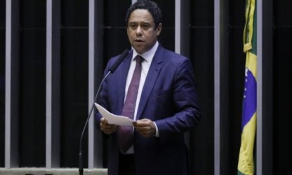 Nova agenda trabalhista de Bolsonaro é golpe contra trabalhador, entende deputado