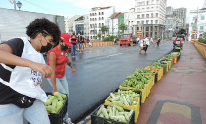 Classe trabalhadora celebra o 1º de maio com solidariedade e protestos; veja as ações