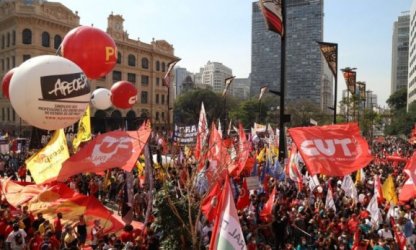 Nas ruas de mais de 200 cidades, brasileiros exigem impeachment de Bolsonaro