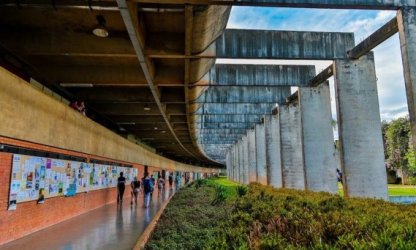 Obras sobre direitos humanos são danificadas na biblioteca da UnB
