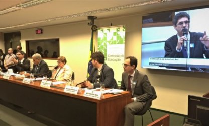 “O Future-se é um 'Fature-se' no qual a universidade pública não cabe”, afirma PROIFES na Câmara dos Deputados