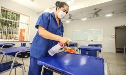 Professores cobram vacinação e recursos para educação