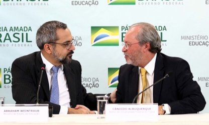 Reitor da UFC escolhido por Bolsonaro após ficar em último em eleição comete plágio