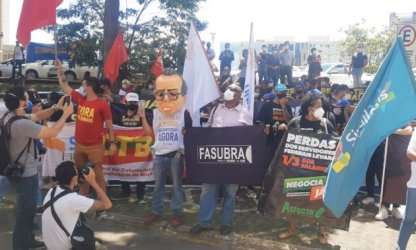 Servidores federais fazem ato unificado por reajuste salarial