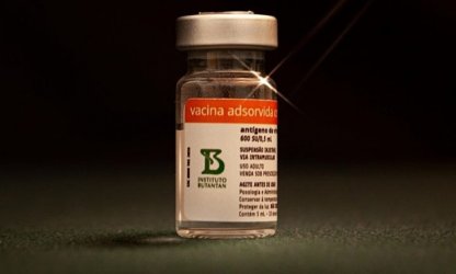 Últimas notícias da vacina: Butantan suspende produção e Anvisa autoriza mais testes