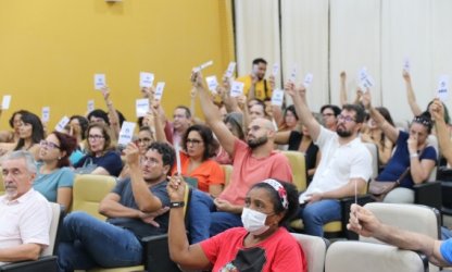 Em assembleia, docentes da UFRN aprovam indicativo de greve