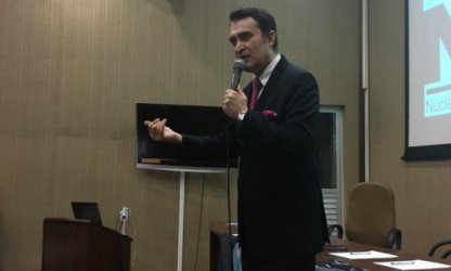 “A crise não é política, a crise é do capital”, afirma Alysson Mascaro em lançamento de livro