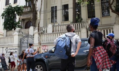 Familiares de estudantes em aulas presenciais têm de 30% a 47% mais chance de pegar covid-19