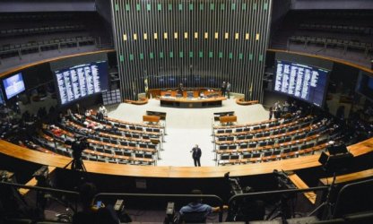 Reforma Administrativa abre brecha para uso político de cargos, fim da estabilidade e redução de jornada e salários em até 25%